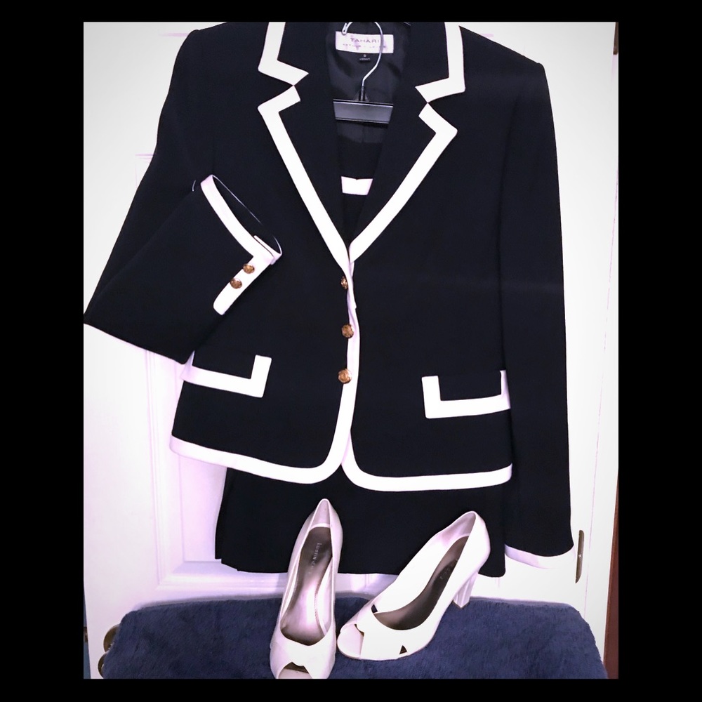 B. Moss Tailored Professional 2-Piece Suit Size 8